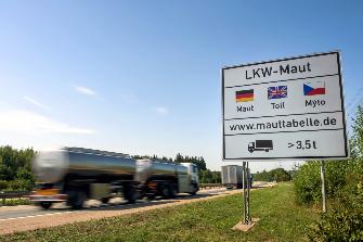
Lkw-Mautschild an Grenzübergängen