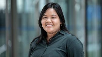 
Portrait von Sumaya, Werkstudentin Grunddatenmanagement