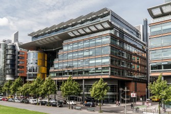 
Außenansicht des Toll Collect Bürogebäudes in der Linkstraße am Potsdamer Platz in Berlin.