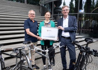 
TollCollect Mitarbeitende mit Zertifikat Fahrradfreundlicher Arbeitgeber